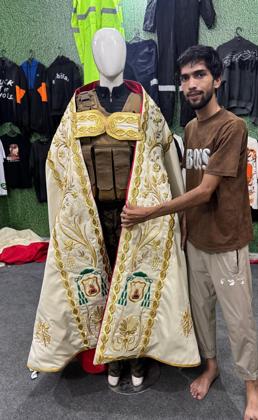 Hand-embroidered liturgical cape created in our workshop, crafted with goldwork detailing.